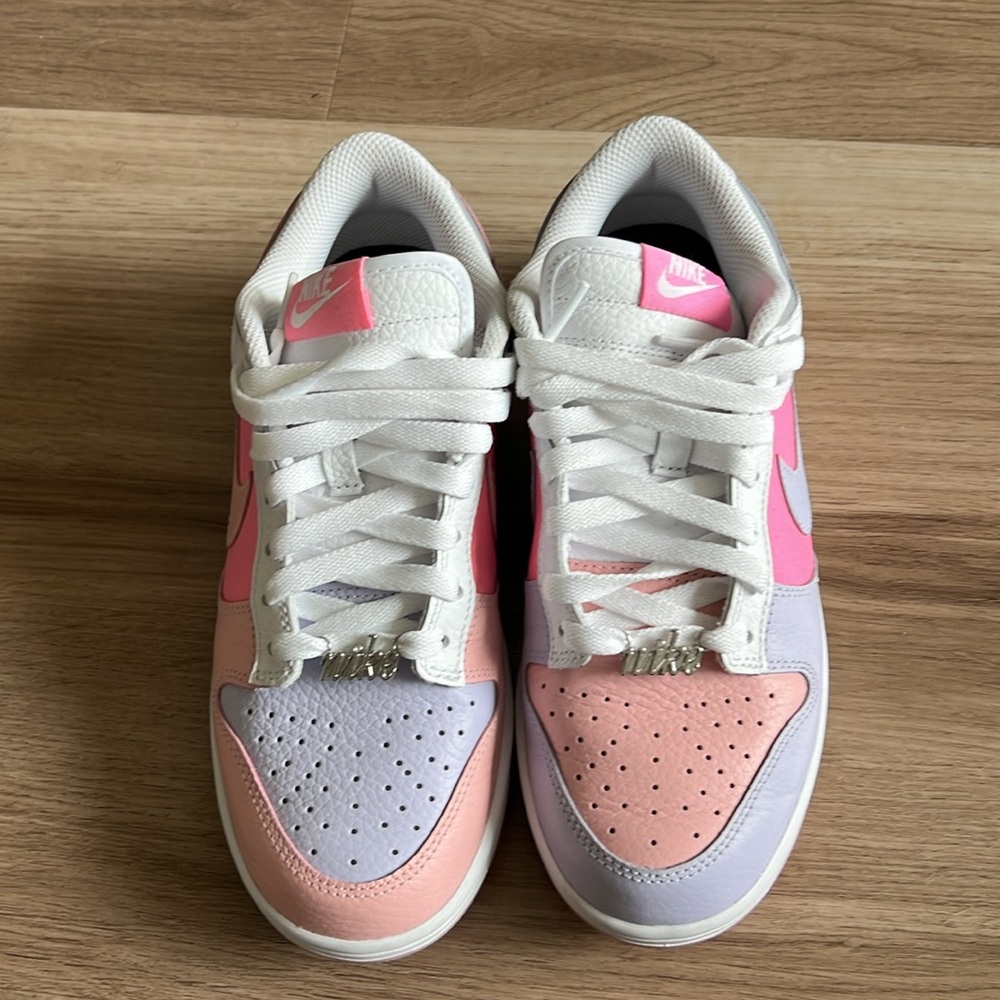Custom Low Dunks - Picture 2 of 3